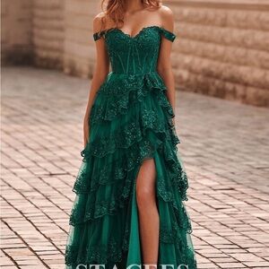 Elegant Green Off-Shoulder Lace Dress